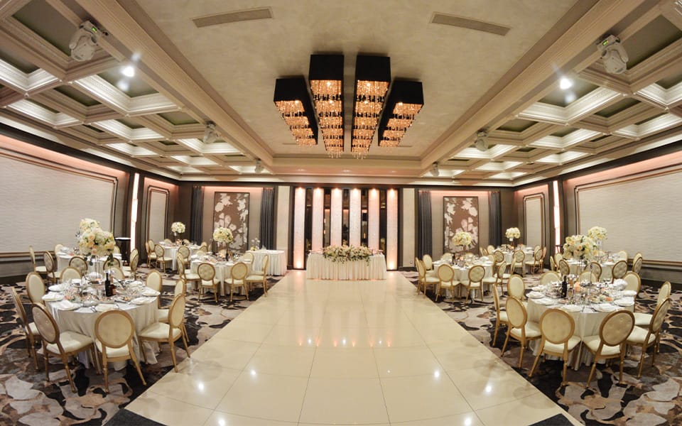 Renaissance Banquet Hall - Crystal Ballroom Amenities